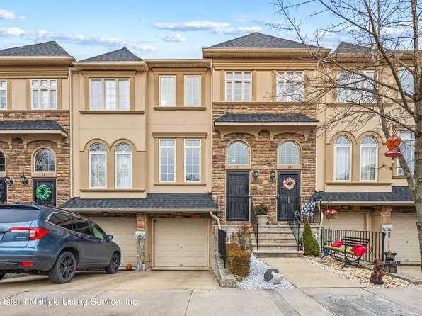 33 Monarch Ct, Staten Island, NY 10314