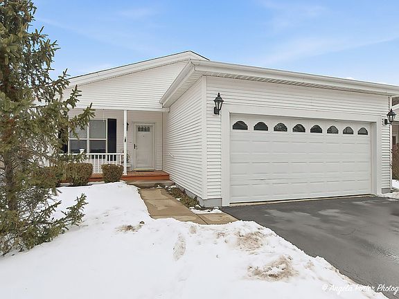 2nd image of 54 Rocking Horse Ln
