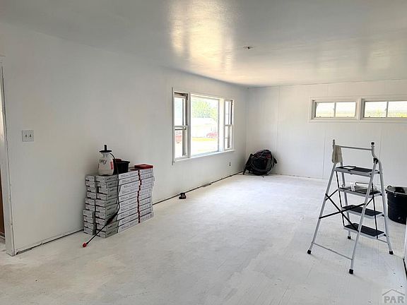 5th image of 9 Loch Lomond Ln