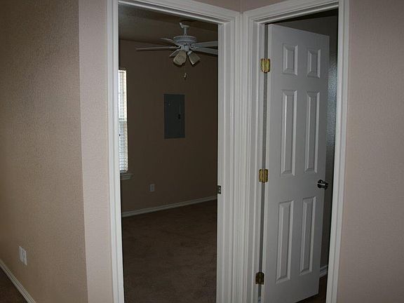 4th image of 462 Mary Dr