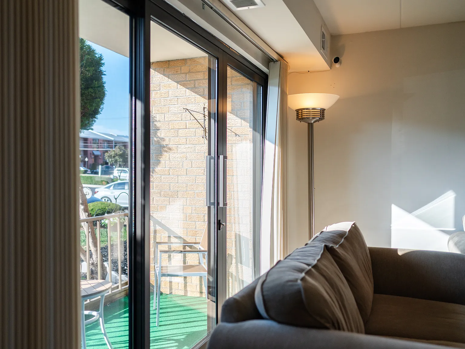 Ambassador Apartments — Photo 4