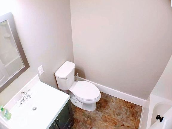 Upstairs second bath