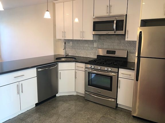 4th image of 149 Huntington St #3