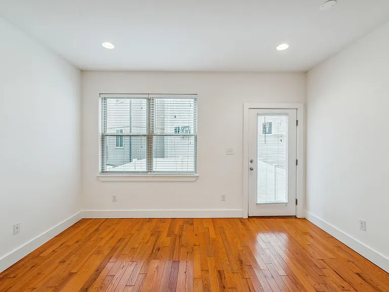 1612 Ogden St — Photo 9