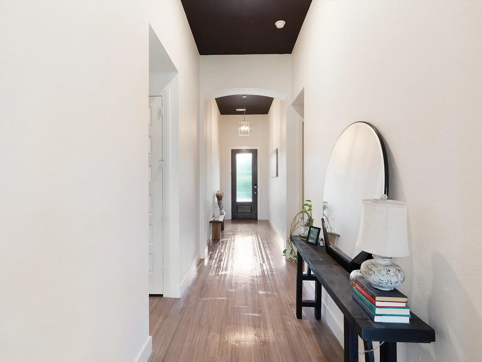 4 bed, 2036 sqft, $2,600 — Photo 2