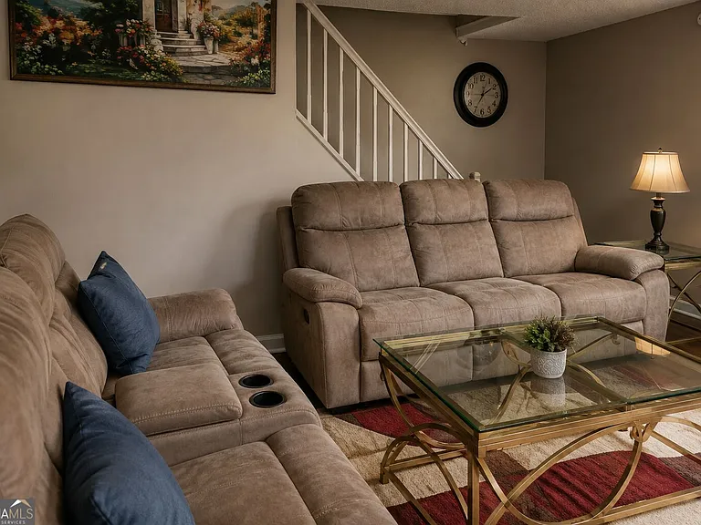 3168 Nectarine Cir — Photo 2