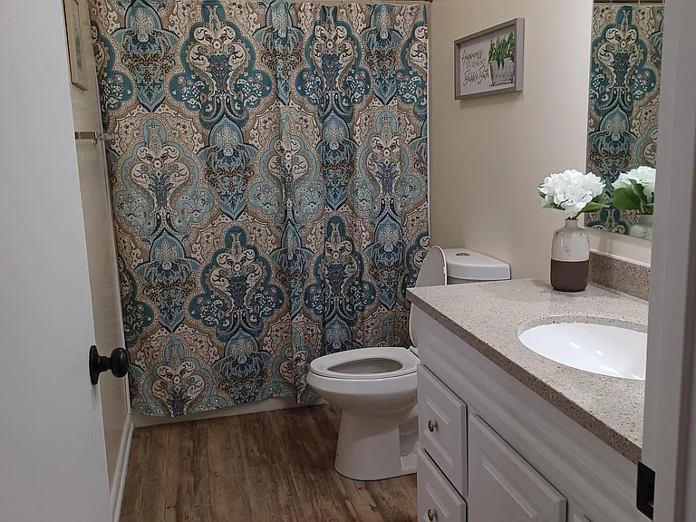 582 Moull St — Photo 34