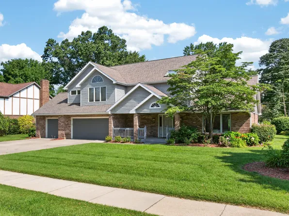 1327 Mulberry Ln, Saint Joseph, MI 49085