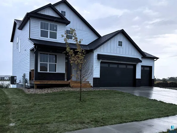 5716 E Ashwood Cir, Sioux Falls, SD 57108