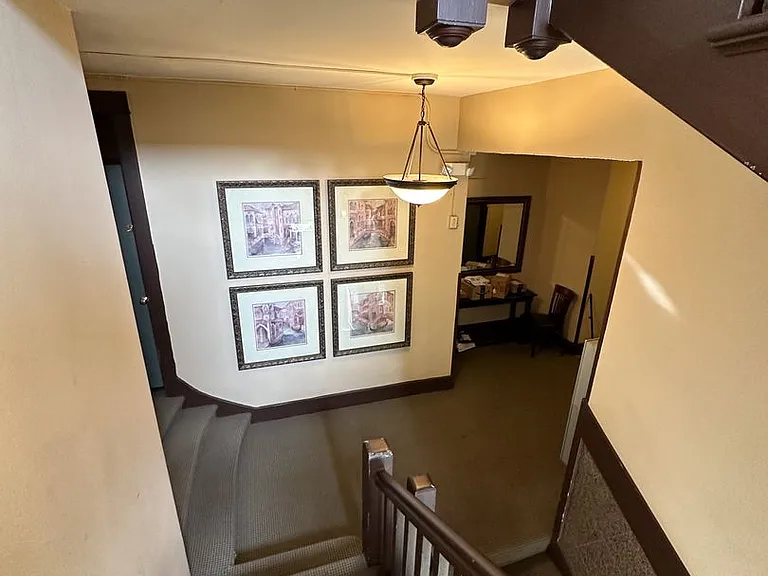 Regis Apartments — Photo 18
