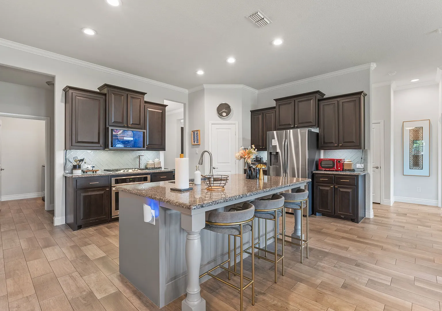 Modern and Cozy Home in DFW — Photo 4