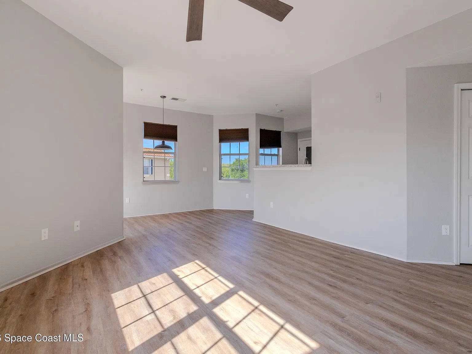3 bed, 2.0 bath, 1278 sqft, $2,300 — Photo 3