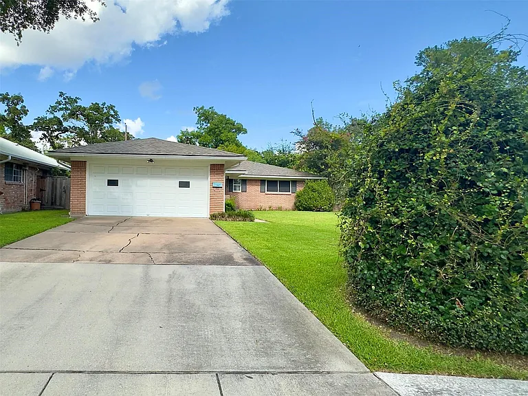 1418 Murrayhill Dr — Photo 3