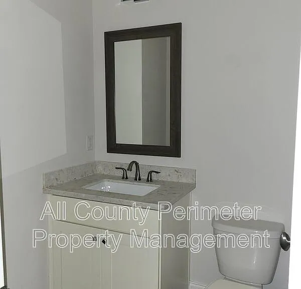 819 Olmsted Ln — Photo 16
