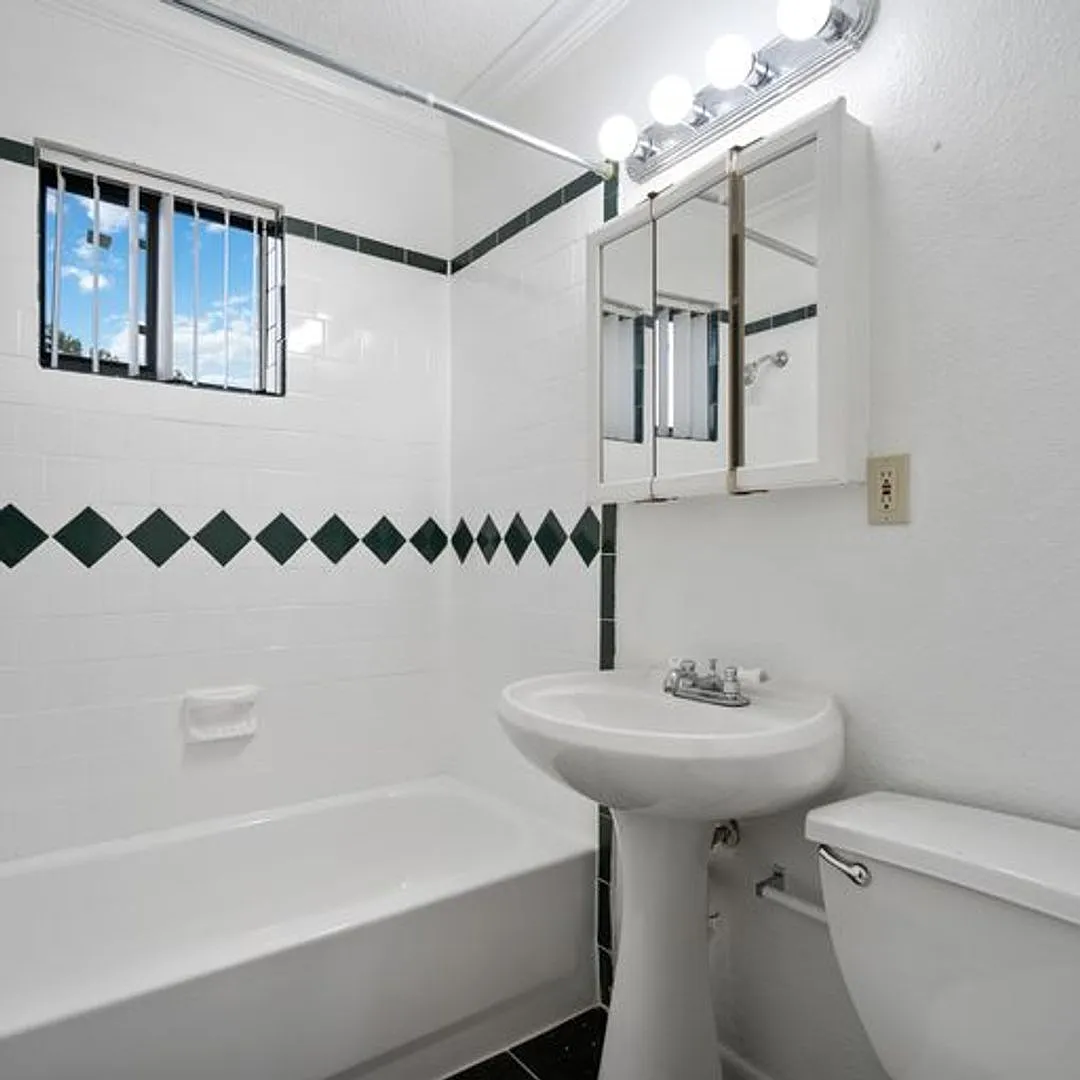 Dream Montrose - 2212 Dunlavy Street — Photo 4