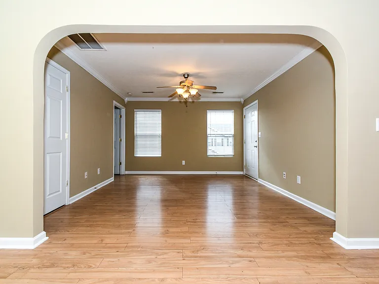 Silver Creek Apartments — Photo 9