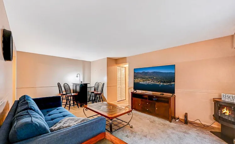 2 bed, 1.5 bath, 1043 sqft, $1,695 — Photo 2