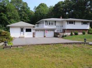 1033 E Pond Meadow Rd, Westbrook, CT 06498