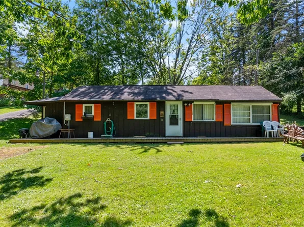 7674 Cardinal Rd, Wolcott, NY 14590