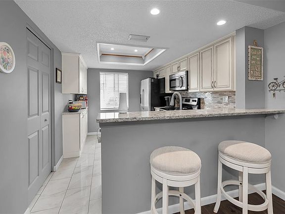 5th image of 110 CYPRESS CT #3-82