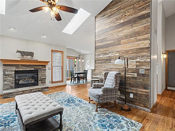 4th image of 568 Breiton Cir