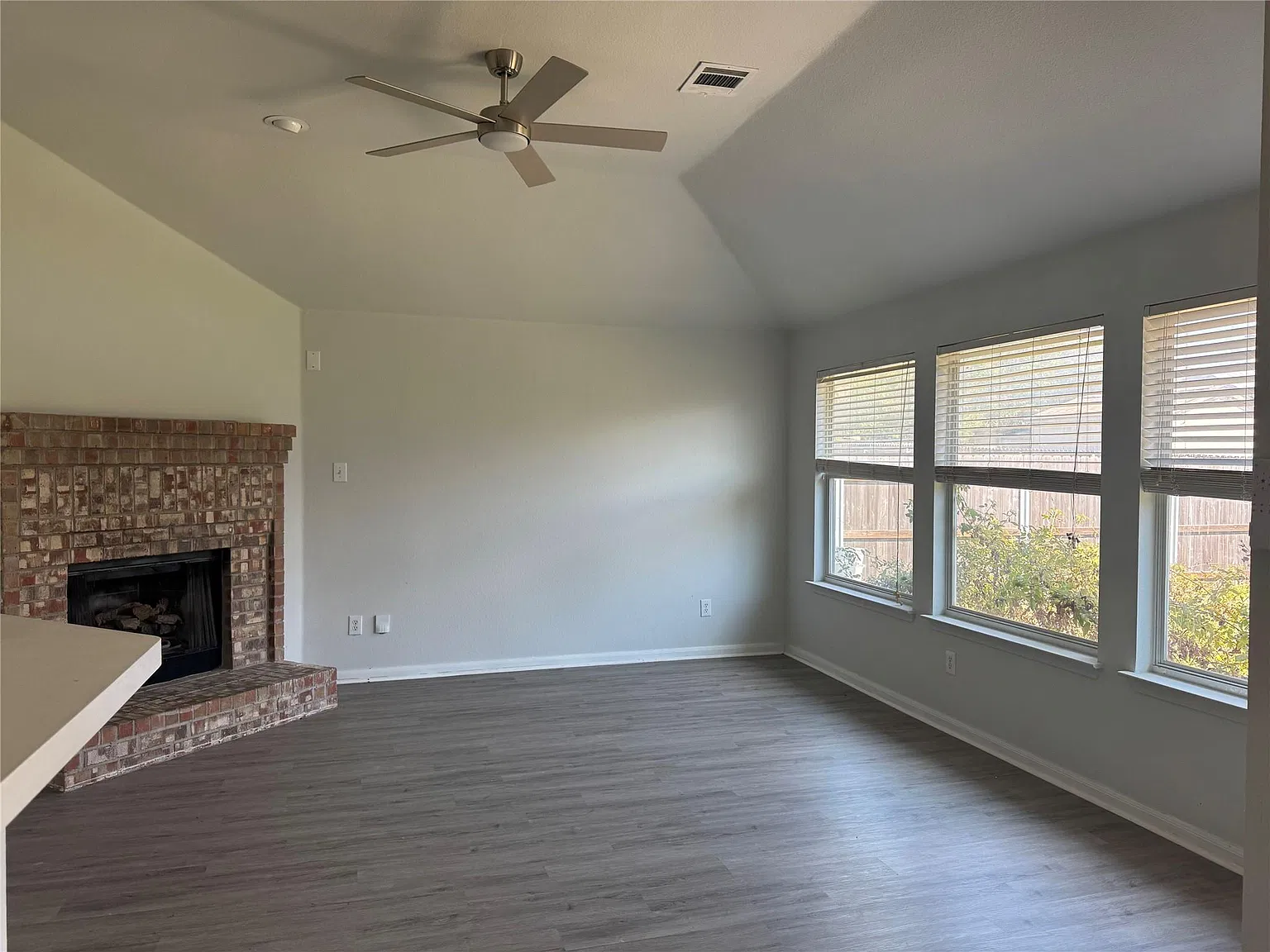 4 bed, 2.0 bath, 2130 sqft, $2,095 — Photo 4