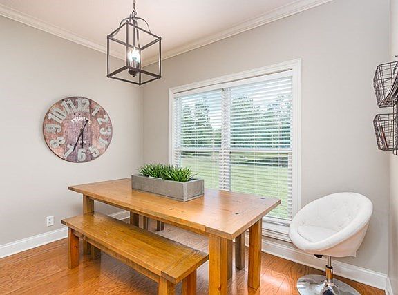 Breakfast Area w/ Views of the Lake