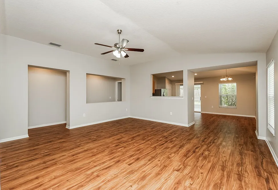 3 bed, 2.0 bath, 1716 sqft, $2,030 — Photo 3