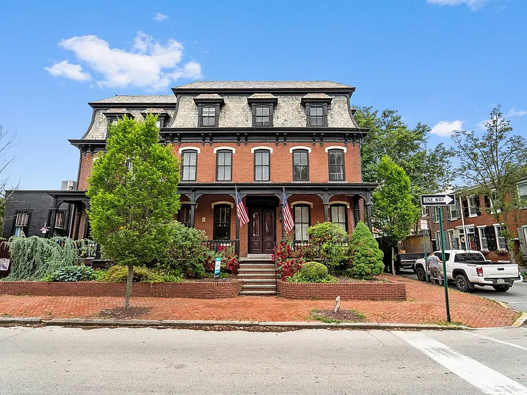 201 W Barnard St — Photo 4