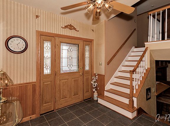 2nd image of 1555 Newcastle Ln