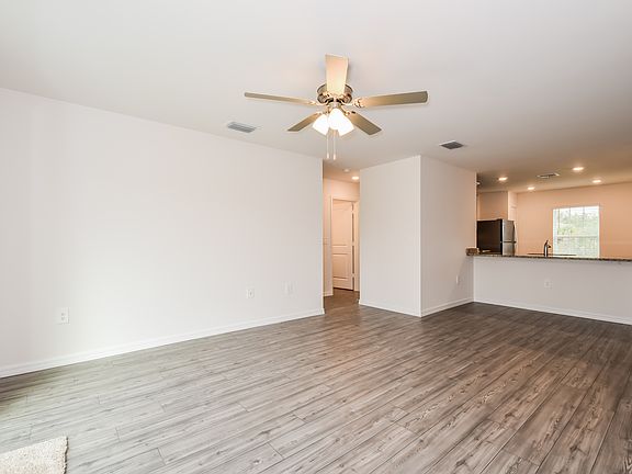 4th image of 846 Youngreen Dr
