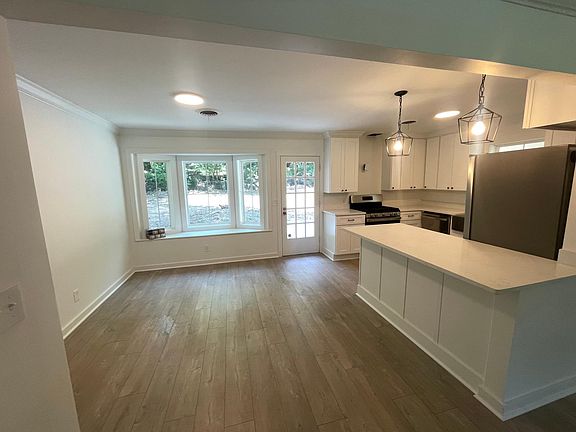 2nd image of 2609 Maple Dr