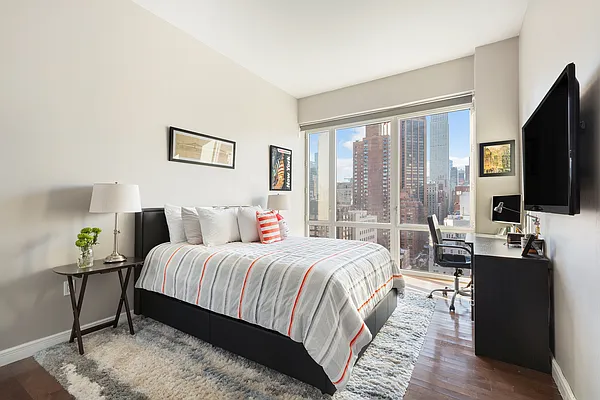 Sold by R New York | media 11