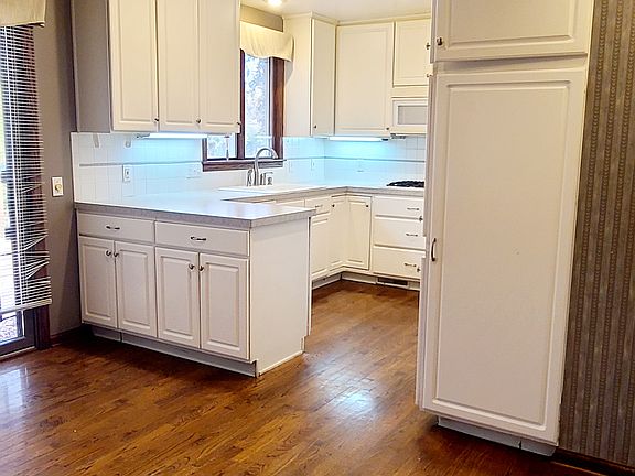4th image of 5300 Newcastle Dr SE