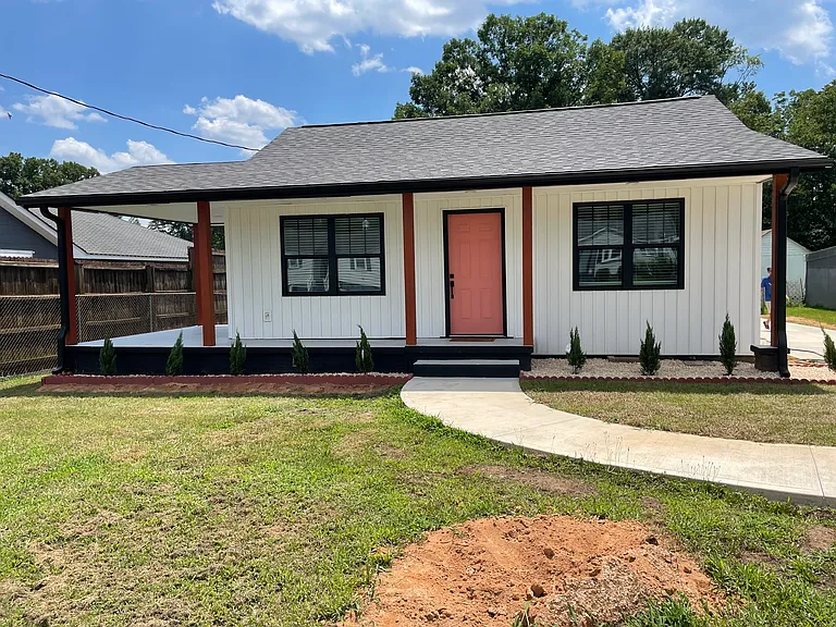 12 Alabama Ave — Photo 1
