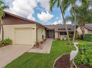 114 Round Key Cir #G-6, Naples, FL 34112
