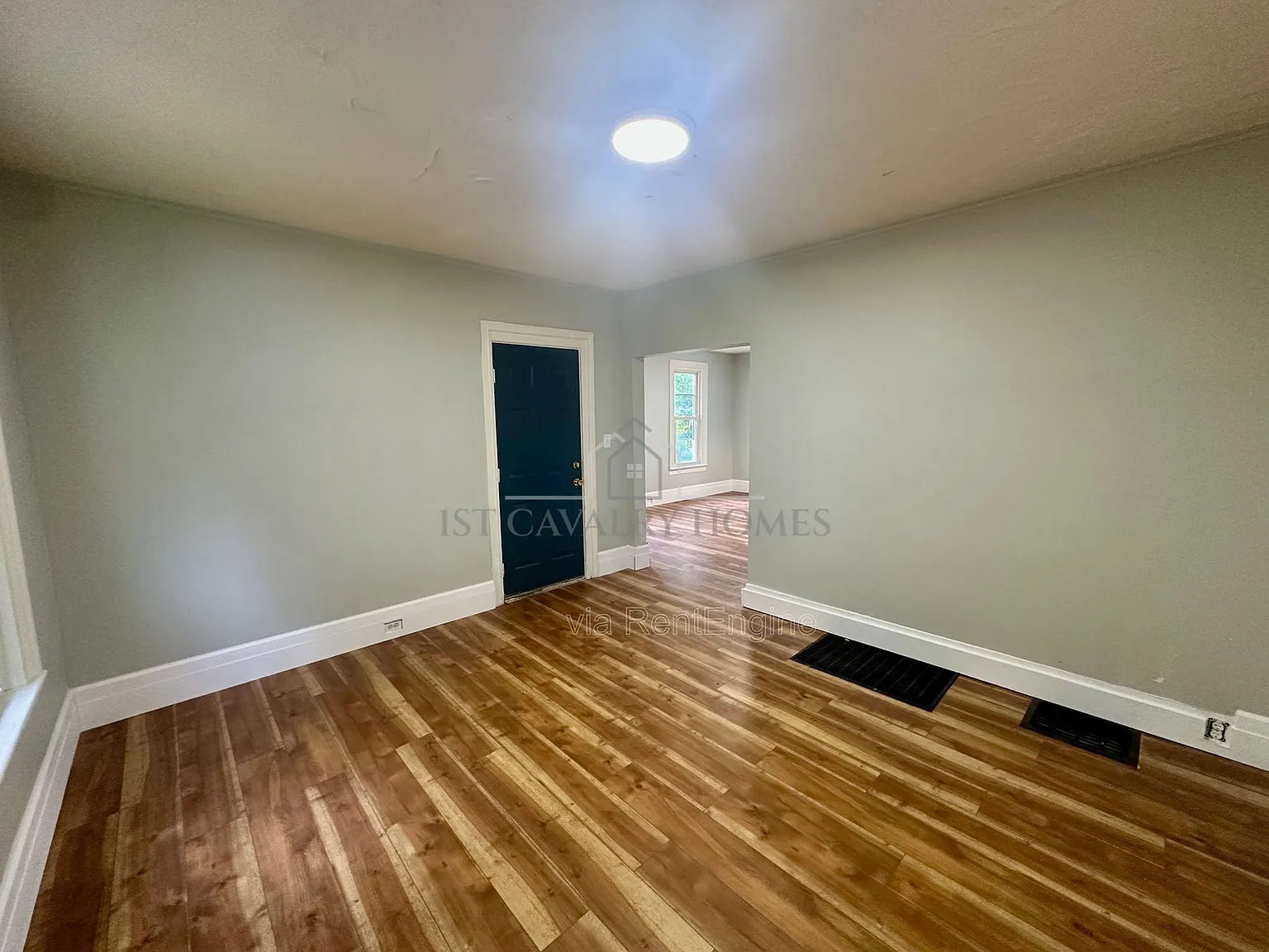 3 bed, 1.0 bath, 1047 sqft, $1,075 — Photo 1