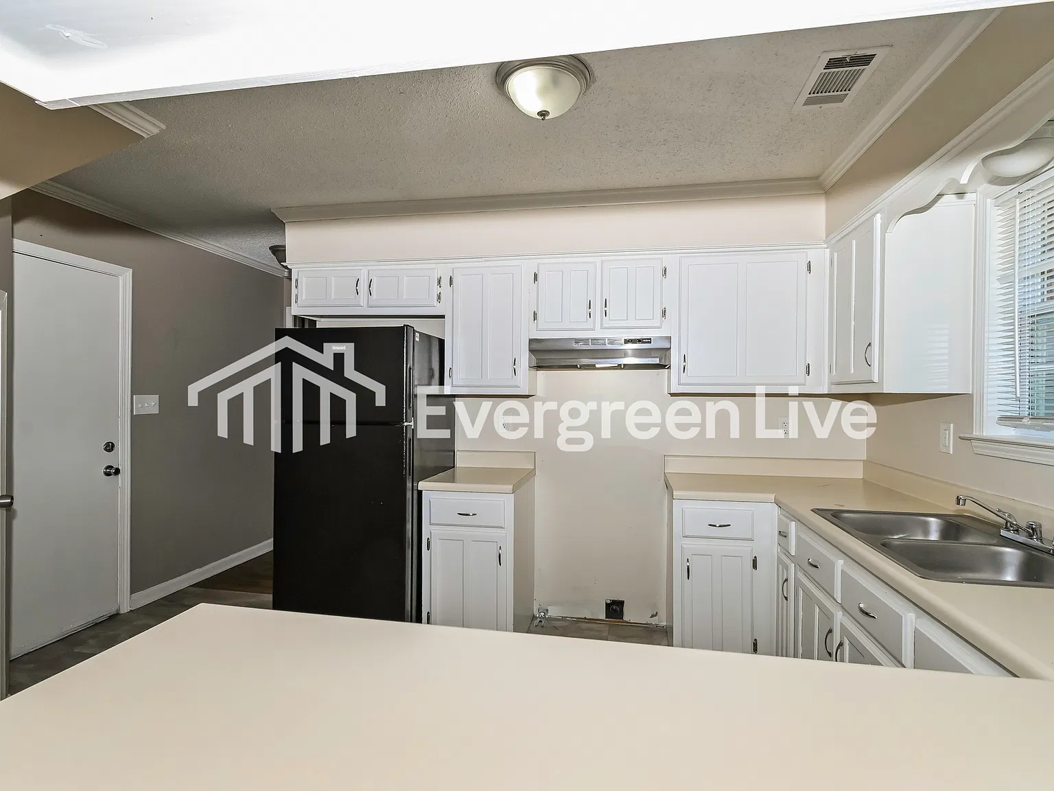 3 bed, 2.0 bath, 1567 sqft, $1,645 — Photo 3