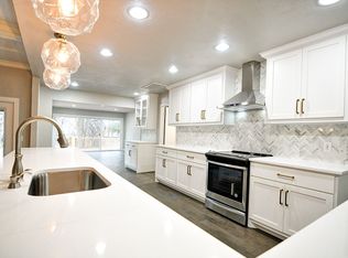 200 Early Dawn Dr, Edmond, OK 73034