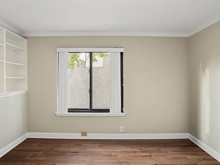 102 Litchfield Ln — Photo 10