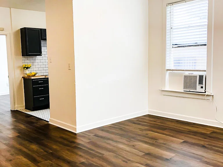 512 E Dewey Pl #5 — Photo 2