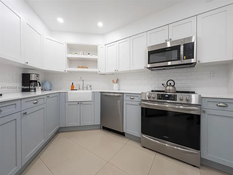 5161 Collins Ave #812 — Photo 22