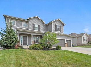 859 Ridge Dr, Lansing, KS 66043