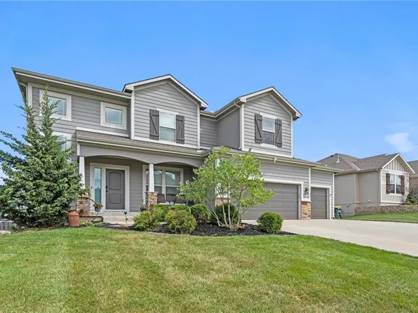 859 Ridge Dr, Lansing, KS 66043