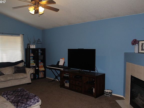 3rd image of 10618 NE 60th Ct