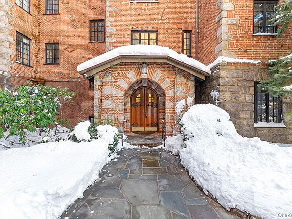 2nd image of 45 Pondfield Road W #6E