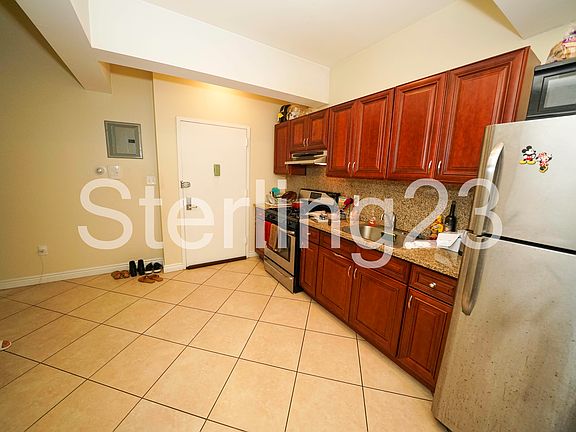 2nd image of 20-21 Steinway St #2E