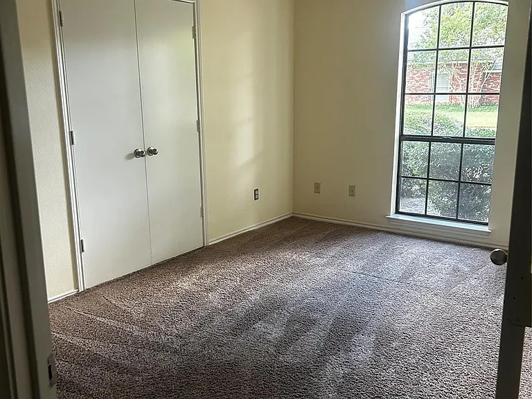 1412 Brookside Dr — Photo 9