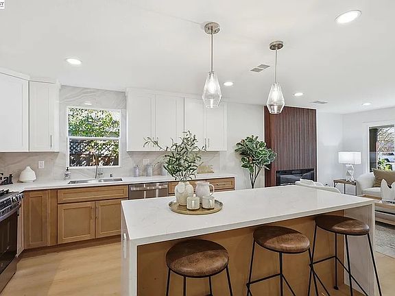 4th image of 2638 Eaton Ave #2638