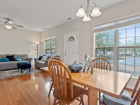 5th image of 301 Glaston Ct
